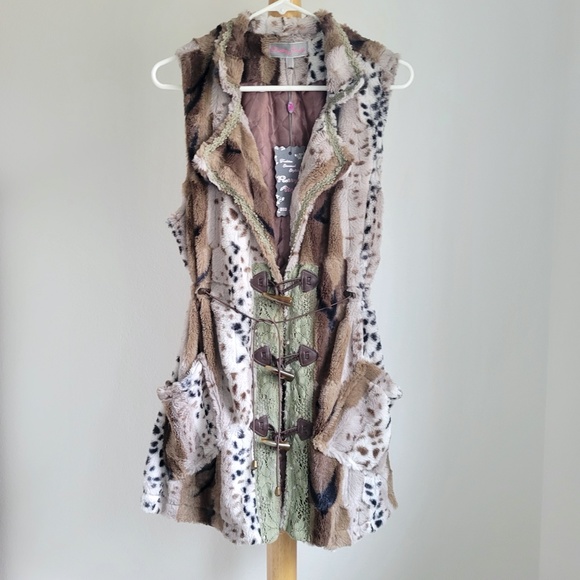 Pretty Angel Jackets & Blazers - NWT Pretty Angel Faux Fur Vest - L